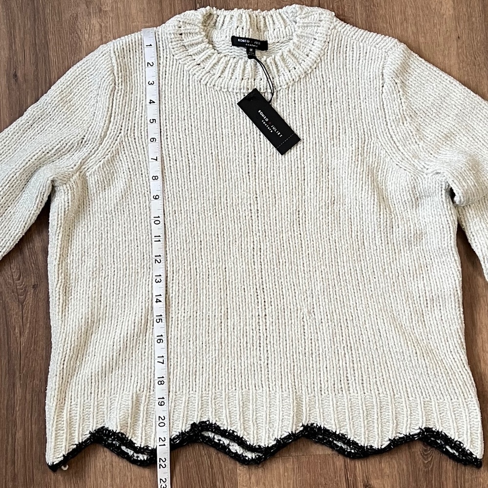 NWT Romeo + Juliet Couture Ivory Sparkle Scallop Hem Sweater Sz M - Picture 7 of 11